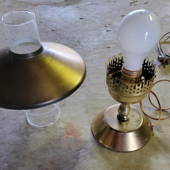 Vintage Brass Electric Table Lamp - Picture 4 of 4